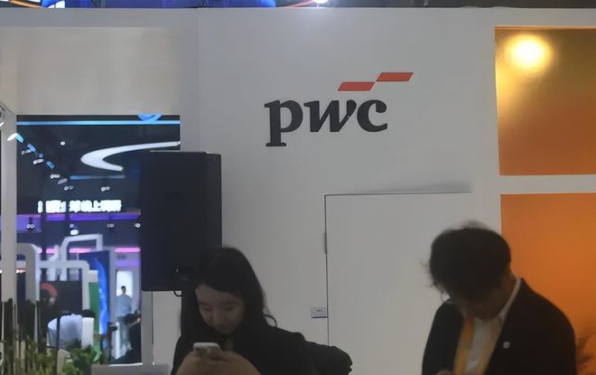 英格兰队挺进四强,主帅仍不满意,批评球队失误多、技术糙、转换慢……贝林厄姆冷淡回应:随便吧,无所谓
