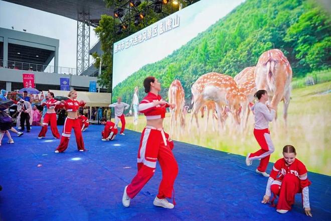 媒体人：CBA新赛季规定专人专项，不许出现球员或领队兼教练